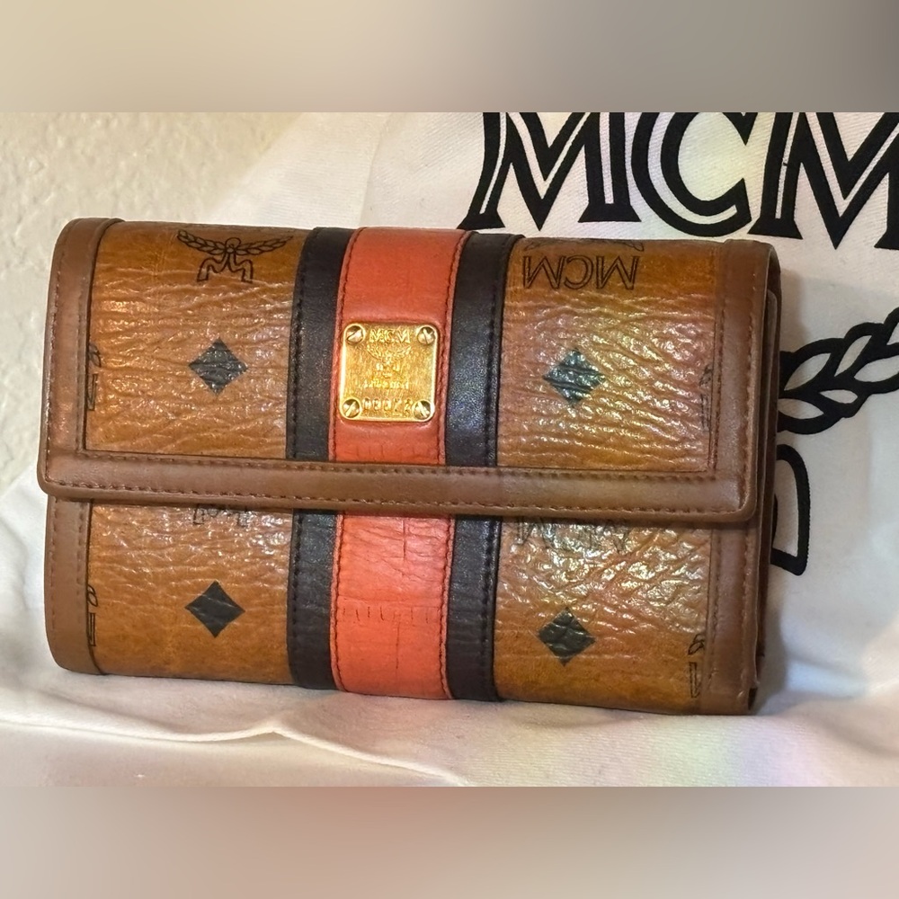 🤎🤎🤎 MCM Gold and Tan Preloved Leather Wallet with Dust Bag BEAUTIFUL